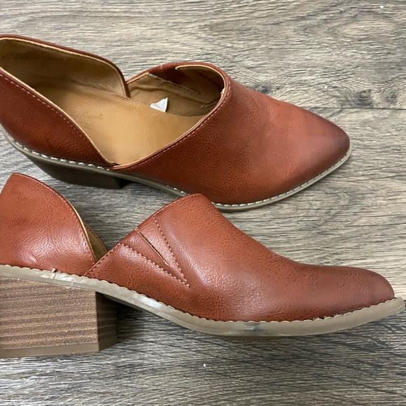 Universal Thread Mules - Picture 2 of 2